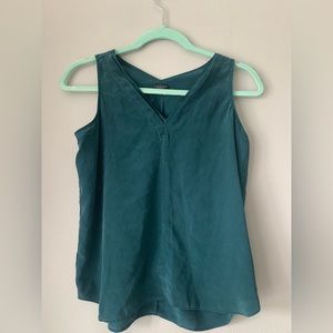 Ann Taylor forest green tank top - XSP, loose fit, easily fits a SM-M.